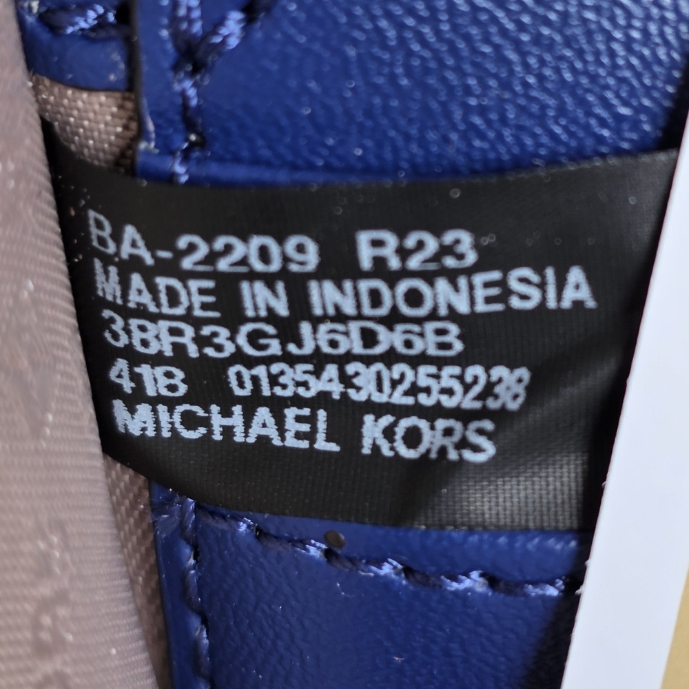 Michael Kors Jet Set Logo Medium 2in1 Wallet - Picture 5 of 7